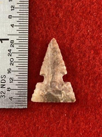Cahokia Indian Artifact Arrowhead: Please see picture for measurment. This artifact is from a Northern Illinois Collection. KEY WORDS: NATIVE AMERICAN INDIAN ARTIFACT ARTIFACTS ARROWHEAD ARROWHEADS MISSISSIPPIAN QUAPAW CADDO POTTERY CO