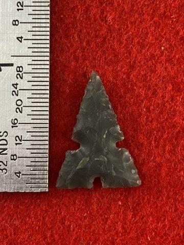 Cahokia Indian Artifact Arrowhead: Please see picture for measurment. This artifact is from a Northern Illinois Collection. KEY WORDS: NATIVE AMERICAN INDIAN ARTIFACT ARTIFACTS ARROWHEAD ARROWHEADS MISSISSIPPIAN QUAPAW CADDO POTTERY CO