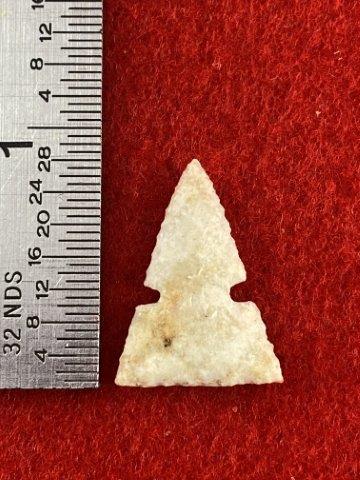 Cahokia Indian Artifact Arrowhead: Please see picture for measurment. This artifact is from a Northern Illinois Collection. KEY WORDS: NATIVE AMERICAN INDIAN ARTIFACT ARTIFACTS ARROWHEAD ARROWHEADS MISSISSIPPIAN QUAPAW CADDO POTTERY CO