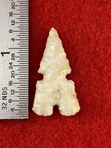 Very Fine Arrow Point Indian Artifact Arrowhead: Please see picture for measurment. This artifact is from a Northern Illinois Collection. KEY WORDS: NATIVE AMERICAN INDIAN ARTIFACT ARTIFACTS ARROWHEAD ARROWHEADS MISSISSIPPIAN QUAPAW CADDO POTTERY CO