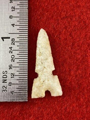 Very Fine Arrow Point Indian Artifact Arrowhead: Please see picture for measurment. This artifact is from a Northern Illinois Collection. KEY WORDS: NATIVE AMERICAN INDIAN ARTIFACT ARTIFACTS ARROWHEAD ARROWHEADS MISSISSIPPIAN QUAPAW CADDO POTTERY CO