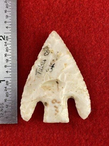 Calf Creek Indian Artifact Arrowhead: Please see picture for measurment. This artifact is from a Northern Illinois Collection. KEY WORDS: NATIVE AMERICAN INDIAN ARTIFACT ARTIFACTS ARROWHEAD ARROWHEADS MISSISSIPPIAN QUAPAW CADDO POTTERY CO
