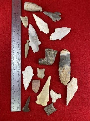 Group of Arrowheads     Indian Artifact Arrowhead (1 of 1)