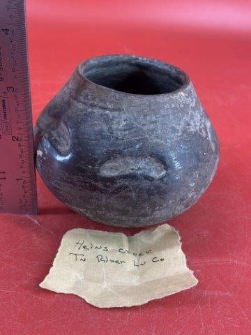 Caddo Jar      Indian Pottery (1 of 3)