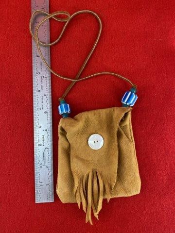 Leather Pouch      Indian Artifact Arrowhead (1 of 2)