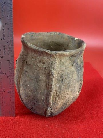 Caddo Vase      Indian Pottery (1 of 3)