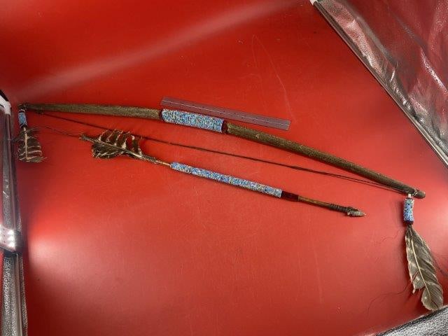 Beaded Bow & Arrow            Indian Artifact Arrowhead (1 of 12)