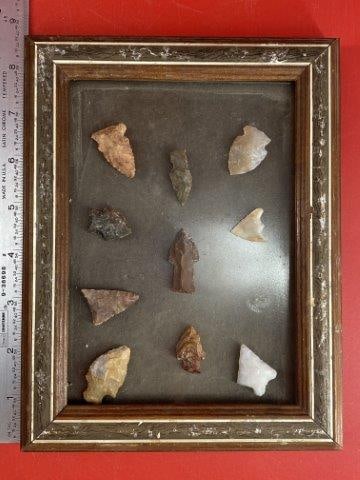 Frame of Arrowpoints            Indian Artifact Arrowhead (1 of 1)