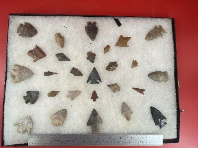 Frame of Arrowpoints            Indian Artifact Arrowhead (1 of 1)