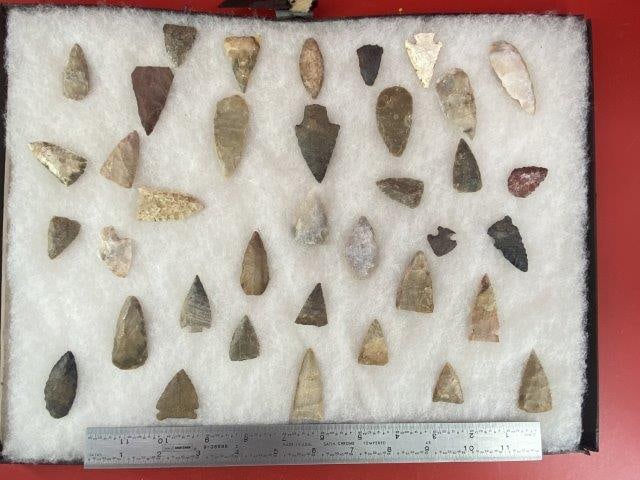 Frame of Arrowpoints            Indian Artifact Arrowhead (1 of 1)