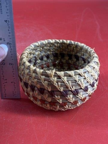 Southwest Basket           Indian Artifact Arrowhead (1 of 4)