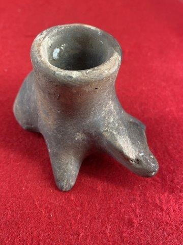 Bear Effigy Pottery Pipe         Indian Artifact Arrowhead (1 of 8)