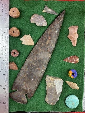 Group of Very Nice Arrow Points         Indian Artifact Arrowhead (1 of 1)