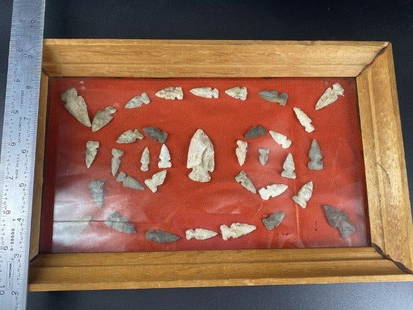 Group of Very Nice Arrow Points    from the Nelson Collection Indian Artifact Arrowhead: Frame is included. Please see picture for measurement. These artifacts are from The Leonard & Vivian Nelson Collection. They were lifelong farmers with ancesteral roots in Dekalb County Illinois. Leon