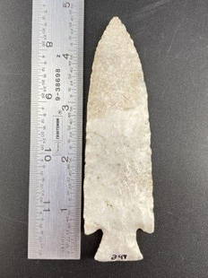 Hardin from the Nelson Collection Indian Artifact Arrowhead: Please see picture for measurement. These artifacts are from The Leonard & Vivian Nelson Collection. They were lifelong farmers with ancesteral roots in Dekalb County Illinois. Leonard & Vivian