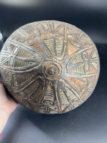 Incised Pottery Bowl     Indian Artifact Arrowhead (1 of 5)
