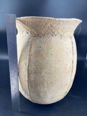 Huge Caddo Jar     Indian Artifact Arrowhead (1 of 4)