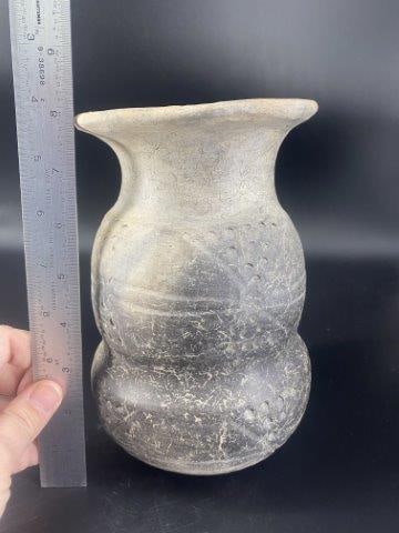 Very Nice Caddo Jar (rim chip only)   Pottery (1 of 4)