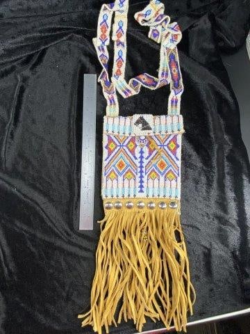 Beaded Possibles Bag      Indian Artifact Arrowhead (1 of 5)