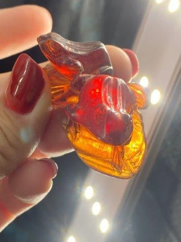 Chinese Amber Figure: Chinese Amber Figure Please see picture for measurement. Now taking in consignments for pre-1980 baseball cards , coins & arrowheads etc. Call anytime for details 501-590-6771. KEY WORDS: NATIVE AMERI