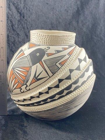 Acoma Pottery from New Mexico Indian Artifact Arrowhead: Indian Artifact Arrowhead. Lifetime Collection of Robert Falk from Eureka Springs, Arkansas. Now taking in consignments for pre-1980 baseball cards, coins & arrowheads etc. Call anytime for details 50