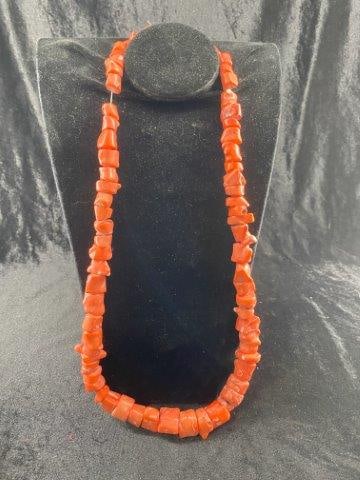 Strand of Coral Beads Indian Artifact Arrowhead: Indian Artifact Arrowhead. Lifetime Collection of Robert Falk from Eureka Springs, Arkansas. Now taking in consignments for pre-1980 baseball cards, coins & arrowheads etc. Call anytime for details 50