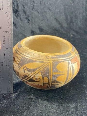 Small South West Acoma Pottery  Indian Artifact Arrowhead (1 of 4)