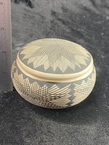 Small South West Acoma Pottery  Indian Artifact Arrowhead (1 of 5)