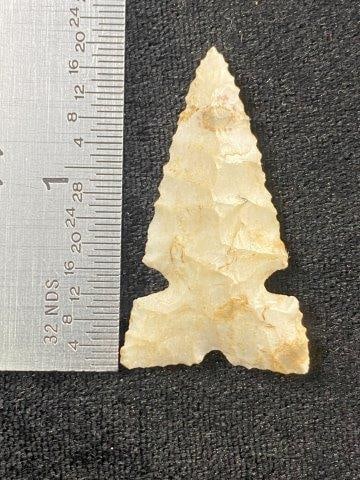 1 & 5/8" Cahokia from Illinois Indian Artifact Arrowhead: KEY WORDS: INDIAN ARTIFACT ARTIFACTS ARROWHEAD ARROWHEADS NATIVE AMERICAN MISSISSIPPIAN QUAPAW CADDO POTTERY COINS MORGAN DOLLAR PEACE DOLLAR SILVER COINS Arkansas. Now taking in consignments for pre-