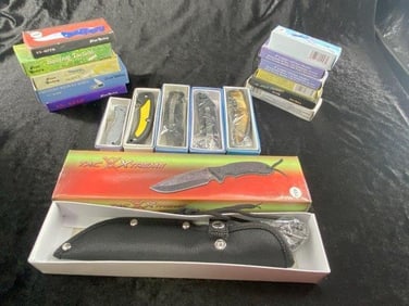 17 Hunting Knives new in the box
