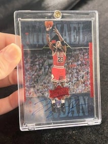 Michael Jordan Hand signed Authentic Autograph Basketball Card