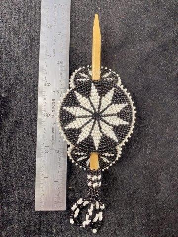 South West Native American Indian Beaded Hair Pin: KEY WORDS: INDIAN ARTIFACT ARTIFACTS ARROWHEAD ARROWHEADS NATIVE AMERICAN MISSISSIPPIAN QUAPAW CADDO POTTERY COINS MORGAN DOLLAR PEACE DOLLAR SILVER COINS Arkansas. Now taking in consignments for pre-