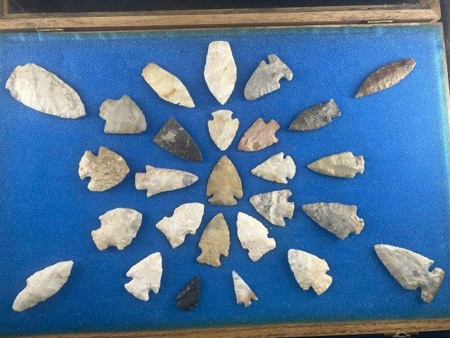 Group of Better Points Indian Artifact Arrowhead: KEY WORDS: INDIAN ARTIFACT ARTIFACTS ARROWHEAD ARROWHEADS NATIVE AMERICAN MISSISSIPPIAN QUAPAW CADDO POTTERY COINS MORGAN DOLLAR PEACE DOLLAR SILVER COINS Arkansas. Now taking in consignments for pre-