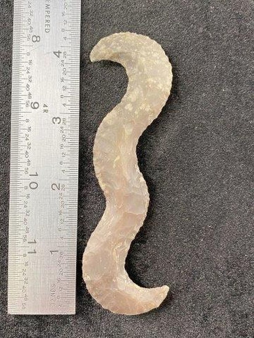 Chipped Snake Effigy Indian Artifact Arrowhead (1 of 4)
