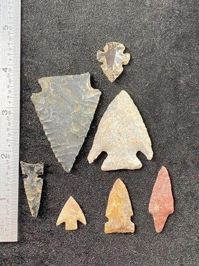 Group of nice Arrow Points Indian Artifact Arrowhead (1 of 4)