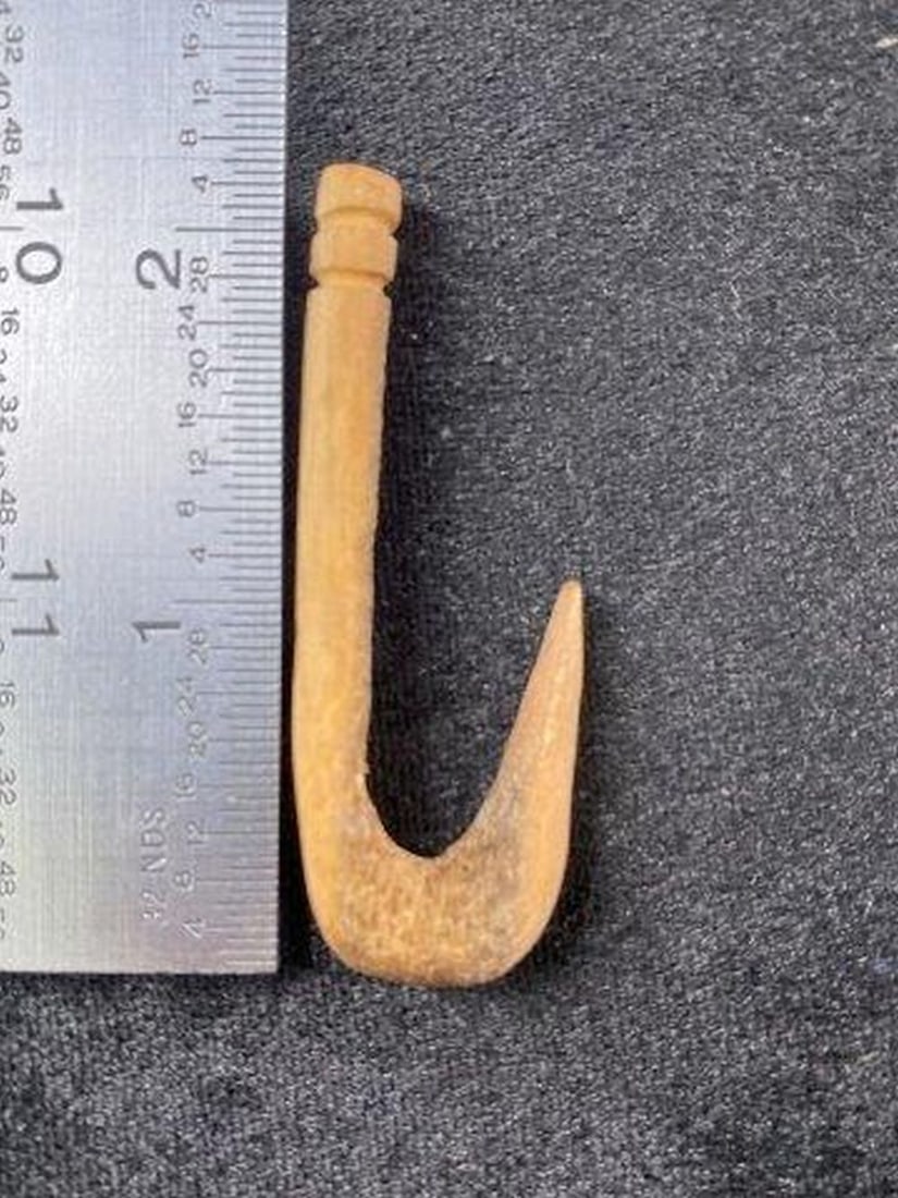 Bone Hook Indian Artifact Arrowhead: KEY WORDS: INDIAN ARTIFACT ARTIFACTS ARROWHEAD ARROWHEADS NATIVE AMERICAN MISSISSIPPIAN QUAPAW CADDO POTTERY COINS MORGAN DOLLAR PEACE DOLLAR SILVER COINS Arkansas. Now taking in consignments for pre-
