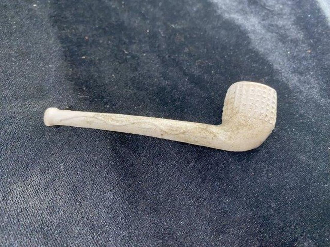 Trade Pipe Indian Artifact Arrowhead: KEY WORDS: INDIAN ARTIFACT ARTIFACTS ARROWHEAD ARROWHEADS NATIVE AMERICAN MISSISSIPPIAN QUAPAW CADDO POTTERY COINS MORGAN DOLLAR PEACE DOLLAR SILVER COINS Arkansas. Now taking in consignments for pre-