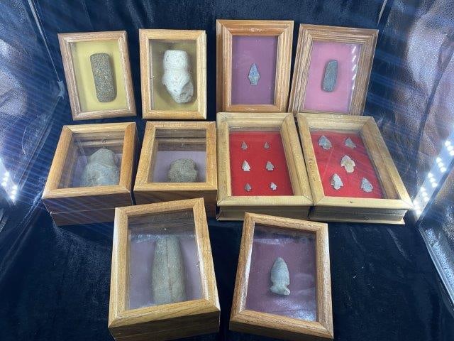 Group of Arrow Points in Wooden frames Indian Artifact Arrowhead (1 of 1)