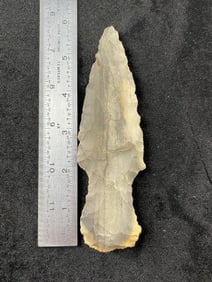 Chipped Spear Point Indian Artifact Arrowhead
