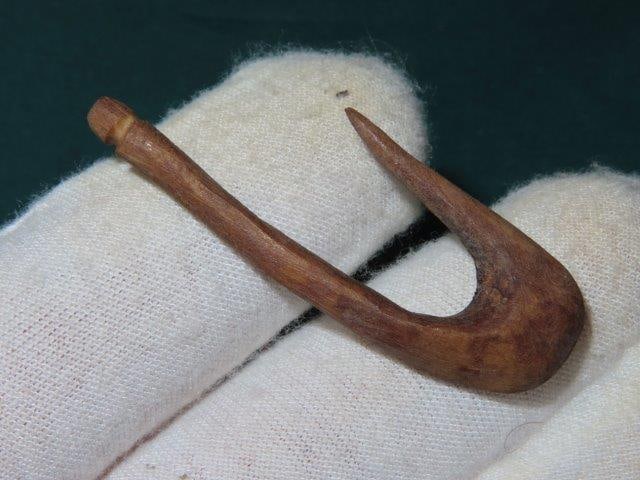 1 7/8" Bone Fish Hook: KEY WORDS: INDIAN ARTIFACT ARTIFACTS ARROWHEAD ARROWHEADS NATIVE AMERICAN MISSISSIPPIAN QUAPAW CADDO POTTERY COINS MORGAN DOLLAR PEACE DOLLAR SILVER COINS Arkansas. Now taking in consignments for pre-