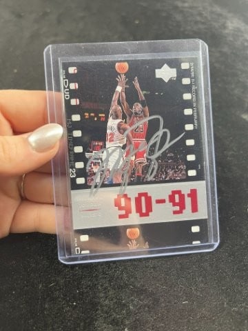 Michael Jordan Hand Signed Authentic Autograph Basketball Card (1 of 2)