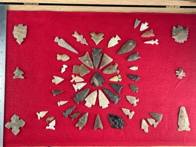 Group of Exceptional Arrow Points etc Indian Artifact Arrowhead (1 of 4)