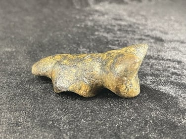 2 & 3/4" Stone Fox Effigy Indian Artifact Arrowhead