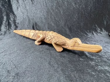 Carved Wooden Aligator Indian Artifact Arrowhead