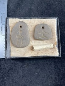 2 Pendants & a bead riker frame included