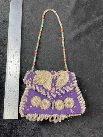 Beaded Purse: KEY WORDS: INDIAN ARTIFACT ARTIFACTS ARROWHEAD ARROWHEADS NATIVE AMERICAN MISSISSIPPIAN QUAPAW CADDO POTTERY COINS MORGAN DOLLAR PEACE DOLLAR SILVER COINS Arkansas. Now taking in consignments for pre-