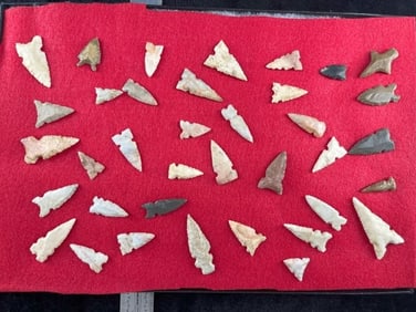 Frame of Cahokia Points Riker Frame IS included Indian Artifact Arrowhead