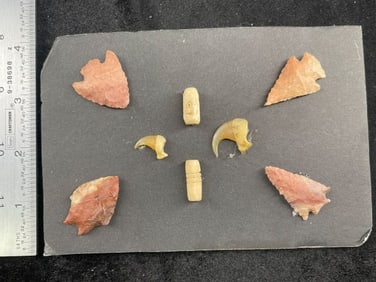 Very Nice Display of Arrowhead Indian Artifact Arrowhead
