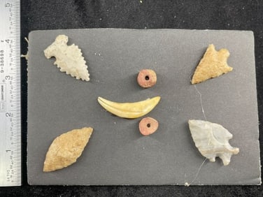 Very Nice Display of Arrowhead Indian Artifact Arrowhead
