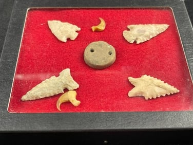 Arrowheads & Riker Frame IS Included